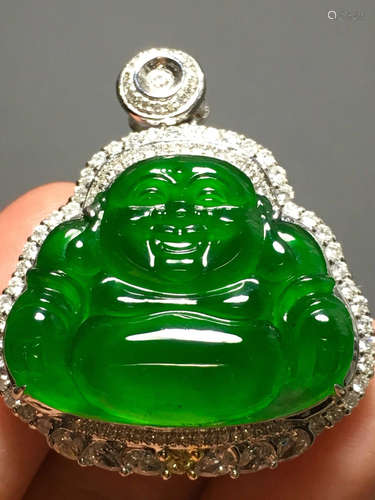 A GREEN JADEITE CARVED BUDDHA FIGURE PENDANT