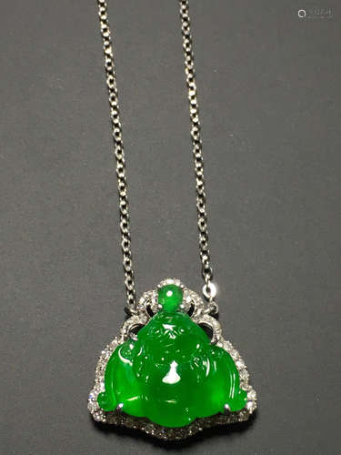 A GREEN JADEITE CARVED'BAT' NECKLACE