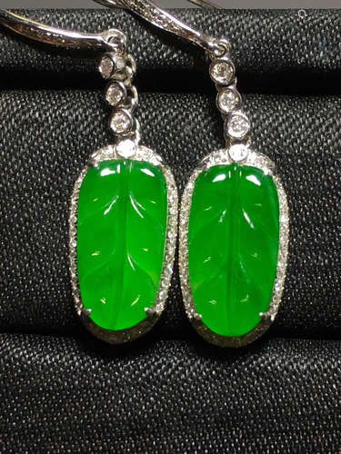 A GREEN JADEITE CARVED LEAF  EARDROPS