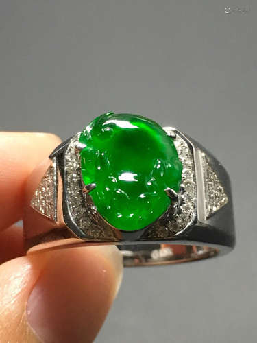 A GREEN JADEITE CARVEDKIM MIN RING