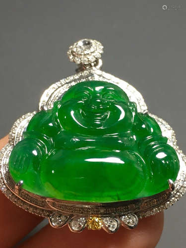 A GREEN JADEITE CARVED BUDDHA FIGURE PENDANT