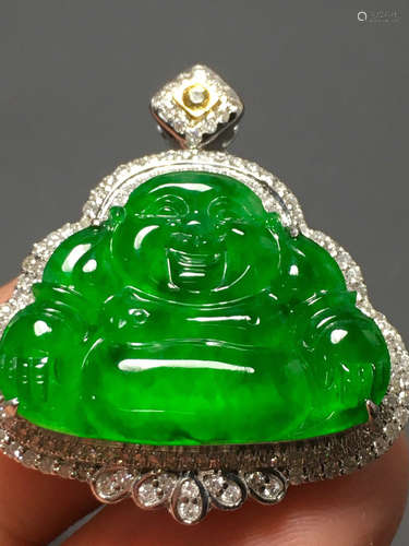 A GREEN JADEITE CARVED BUDDHA FIGURE PENDANT