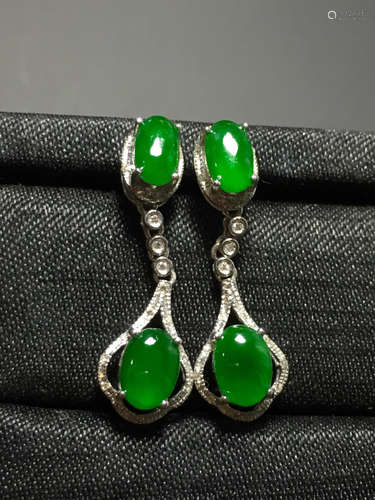 A GREEN JADEITE CARVED CIRCLE   EARDROPS