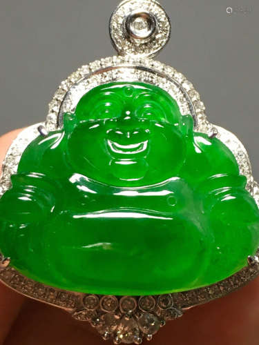 A GREEN JADEITE CARVED BUDDHA FIGURE PENDANT