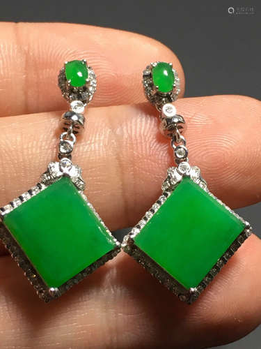 A GREEN JADEITE CARVED SQUARE  EARDROPS