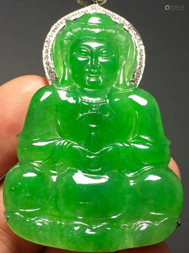 A GREEN JADEITE CARVED GUANYIN FIGURE PENDANT