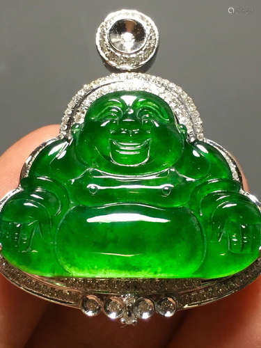 A GREEN JADEITE CARVED BUDDHA FIGURE PENDANT