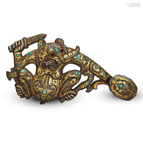 CHINESE TURQUOISE GOLD INLAID BRONZE BEAR BELT HOOK