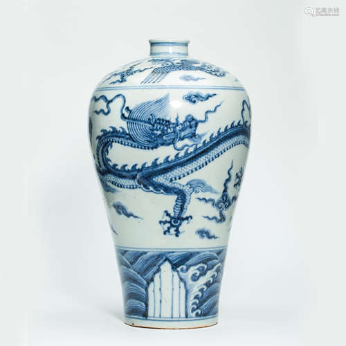 CHINESE PORCELAIN BLUE AND WHITE DRAGON MEIPING VASE