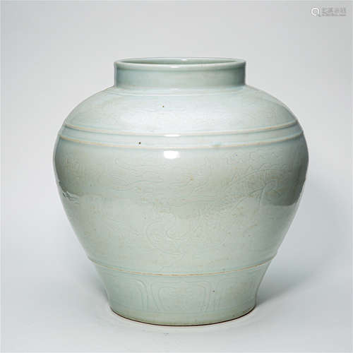 CHINESE PORCELAIN WHITE GLAZE DRAGON JAR