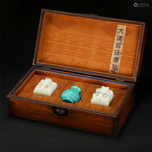 TWO CHINESE WHITE JADE DRAGON SEAL AND ONE TURQUOISE VASE IN ROSEWOOD CASE