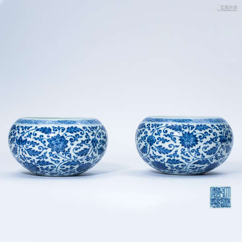 PAIR OF CHINESE PORCELIAN BLUE AND WHITE FLOWER BOWLS