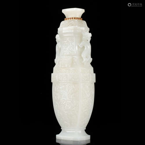 CHINESE WHITE JADE LIDDED SQUARE VASE