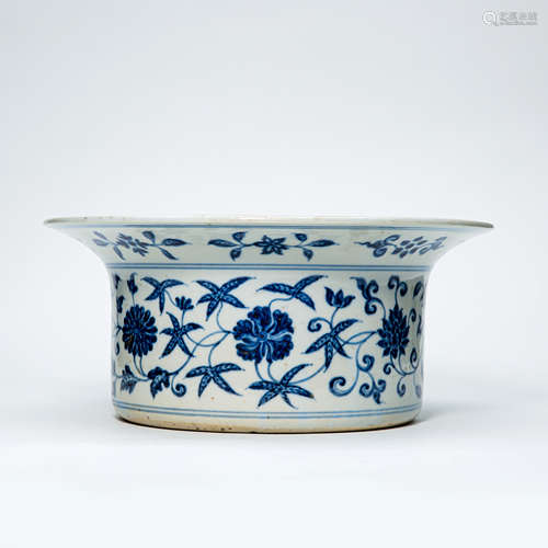 CHINESE PORCELAIN BLUE AND WHITE FLOWER BASIN