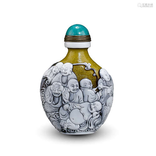 CHINESE PEKING GLASS LOHAN SNUFF BOTTLE