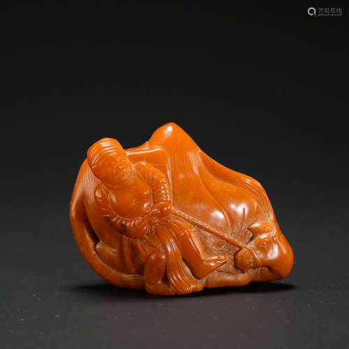 CHINESE HONEY AMBER MAN WITH CAMEL TABLE ITEM