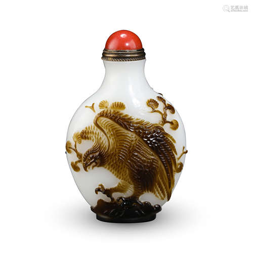 CHINESE PEKING GLASS EAGLE SNUFF BOTTLE