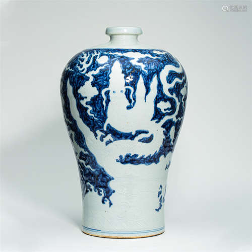 CHINESE PORCELAIN BLUE AND WHITE DRAGON MEIPING VASE