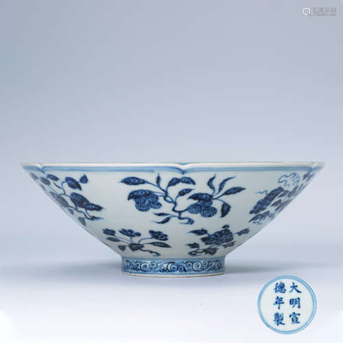 CHINESE PORCELAIN BLUE AND WHITE FLOWER BOWL