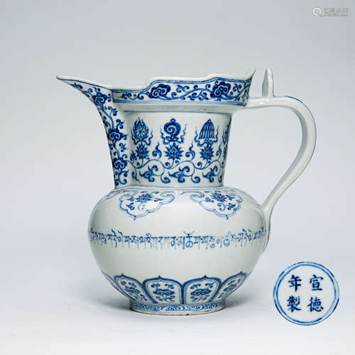 CHINESE PORCELAIN BLUE AND WHITE FLOWER KETTLE