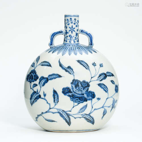 CHINESE PORCELAIN BLUE AND WHITE FLOWER MOONFLASK