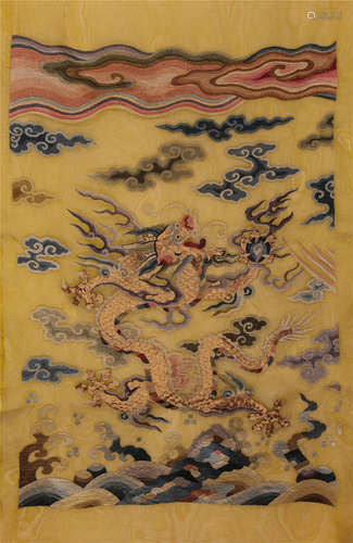 CHINESE EMBROIDERY TAPESTRY OF DRAGON