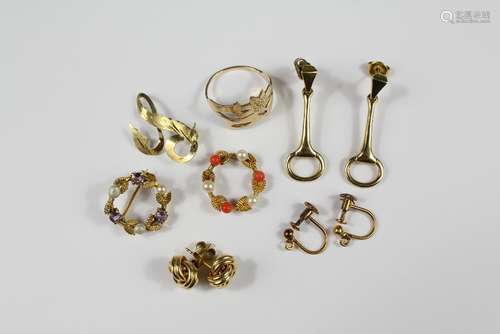 A Small Quantity of Gold Jewellery