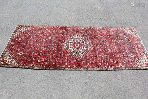 A Hamedan Red/Cream Runner (73)