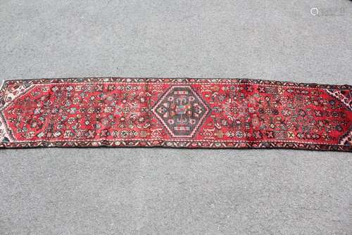 An Antique Zanjan Blue/Cream Carpet (68)