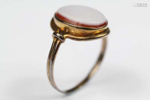 Antique 9ct Gold and Chalcedony Seal Ring, size T, approx 3