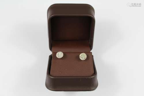 A Pair of Lady's 14ct Gold Diamond Stud Earrings, approx 30-35pts of dias to each earring