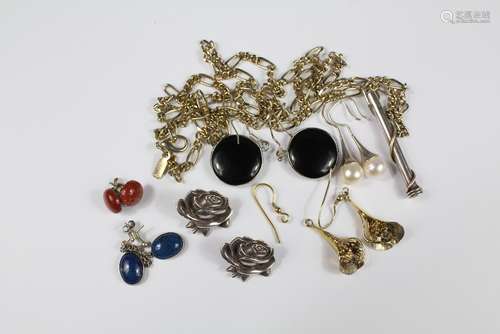 A Small Quantity of Silver Jewellery, including six pairs of earrings and a silver chain with pendant