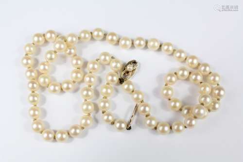 A Row of Graduated Cultured Pearls; the pearls having a gold clasp, approx 47 cms in length