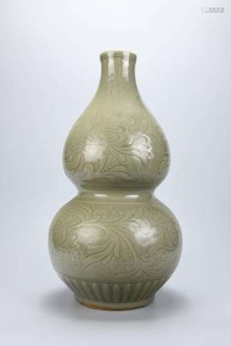 A CHINESE LONGQUAN CELADON DOUBLE, GOURD SHAPED VASE,