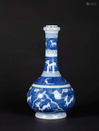 A CHINESE BLUE AND WHITE GARLIC-HEAD VASE, 18TH CENTURY