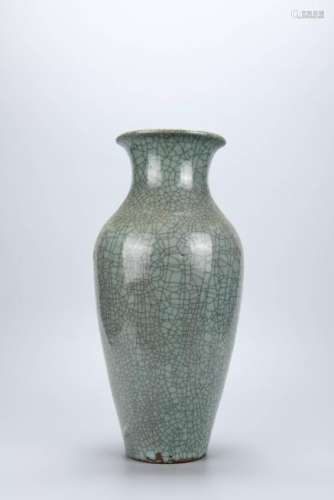 A CHINESE GE-TYPE VASE, QING OR LATER