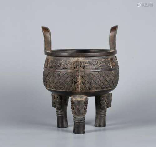 A CHINESE BRONZE TRIPOD CENSER, INSCRIBED, QING DYNASTY