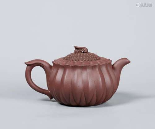 A CHINESE ZISHA CLAY TEA POT, MARKED 'TANG FENG YI ZHI'