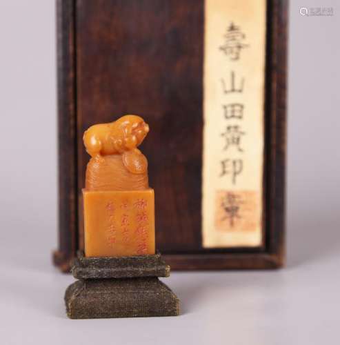 A CHINESE TIANHUANG STONE SEAL, SIGNED