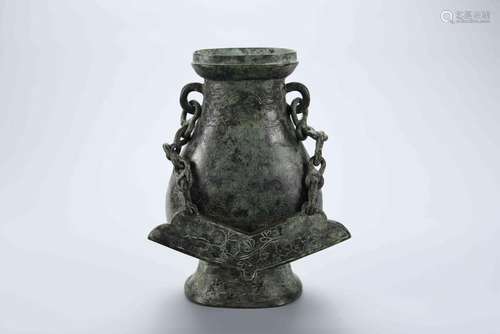 A CHINESE BRONZE VASE, 17TH CENTURY