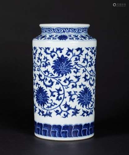 A CHINESE BLUE AND WHITE VASE, QING DYNASTY