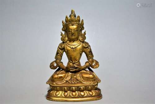 A CHINESE GILT BRONZE SEATED GUANYIN, QING DYNASTY