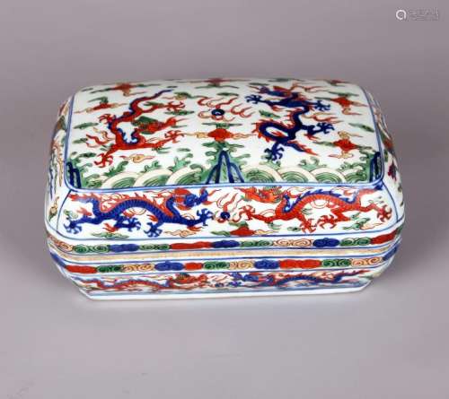 A CHINESE FAMILLE VERT BOX AND COVER, 'A MING JIAJING
