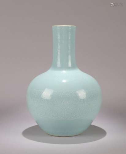 A CHINESE TURQUOISE BOTTLE VASE, 'DA QING QIANLONG NIAN