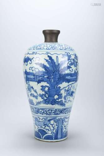 A CHINESE BLUE AND WHITE MEIPING VASE, 17TH CENTURY