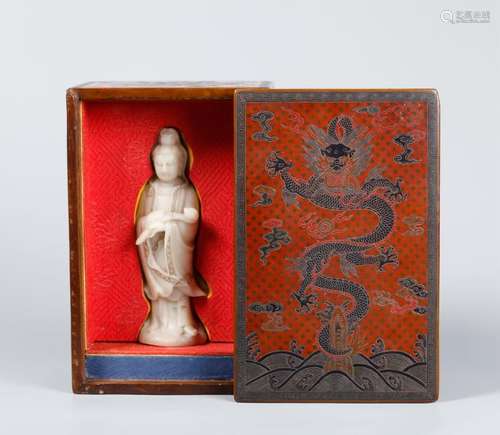 A CHINESE SOAPSTONE FIGURE OF GUANYIN, QING DYNASTY