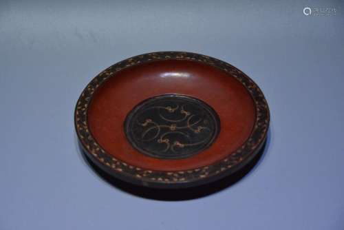 A CHINESE LACQUERED 'DRAGON' DISH, QING DYNASTY