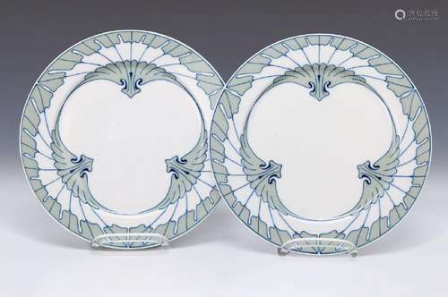 pair of dinner plates, designed by Rudolf, Hentschel