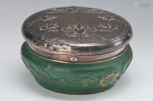 lid box, Daum Nancy, around 1900, green glass,cut and