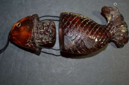 19th.C Chinese Amber Carved Snuff Bottle in Fish S